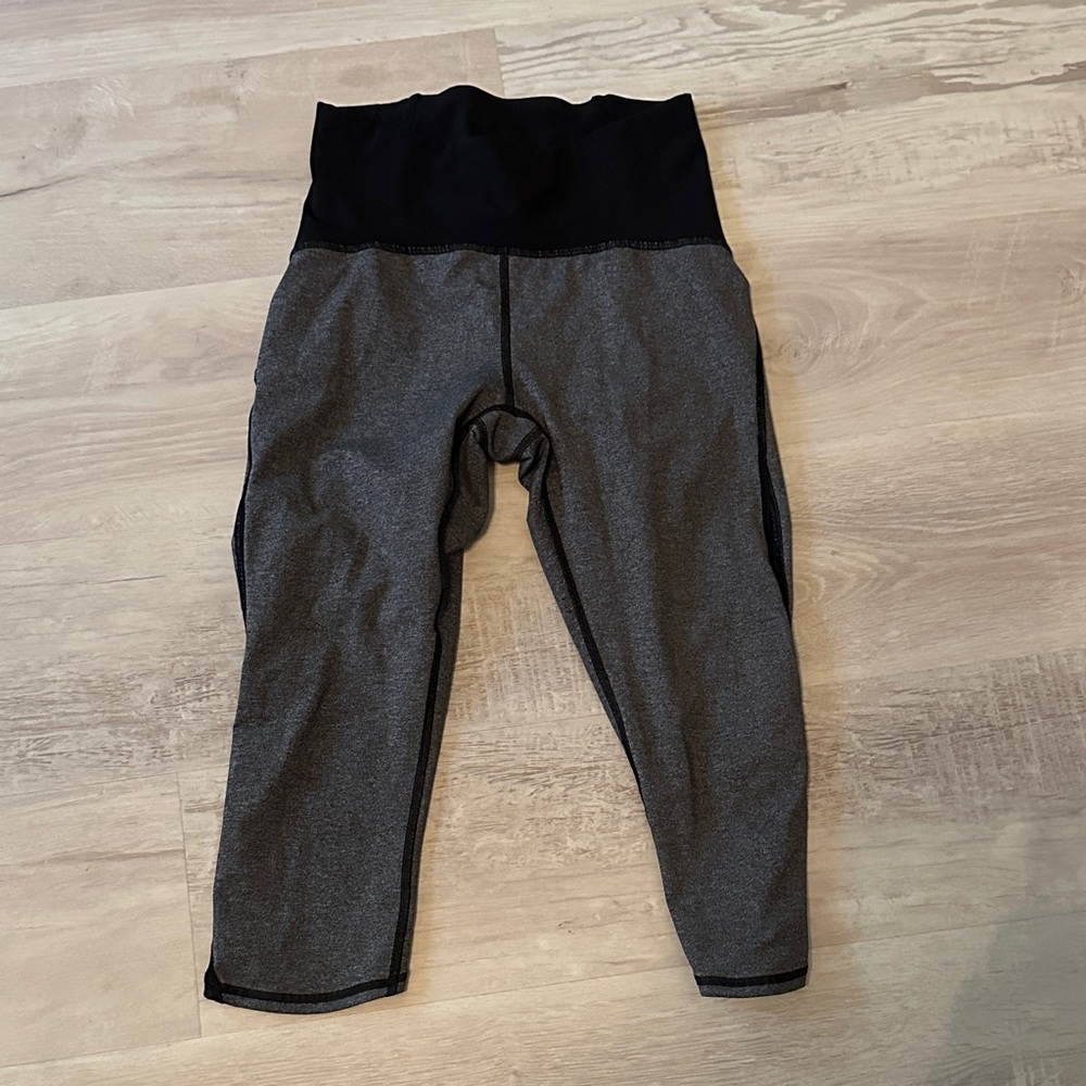 Lululemon Athletica Black and Gray Leggings, size 6